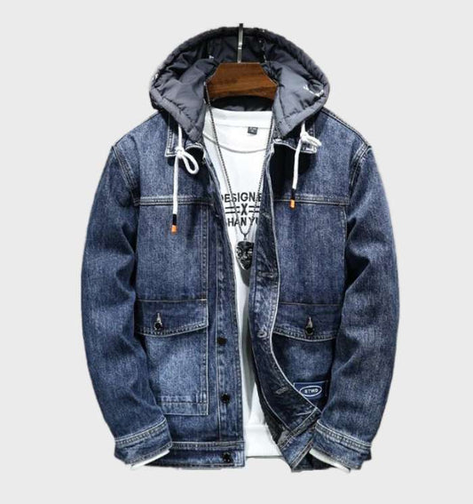 Brandon - A denim jacket equipped with a hood and a buttoned closure.